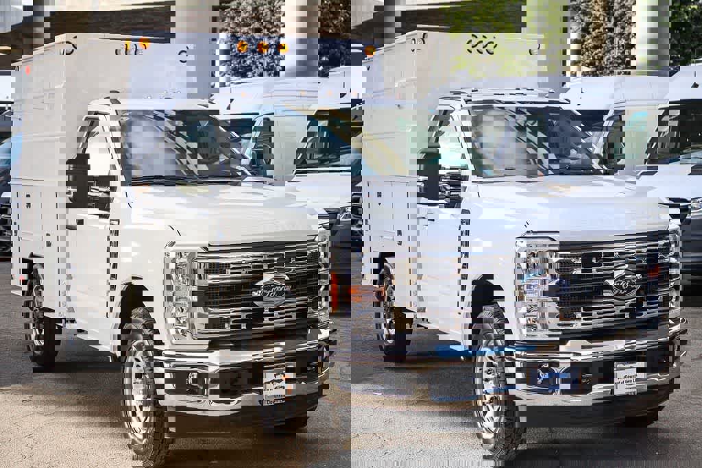 New 2026 Ford F350 XL w/ XL Chrome Package image 3