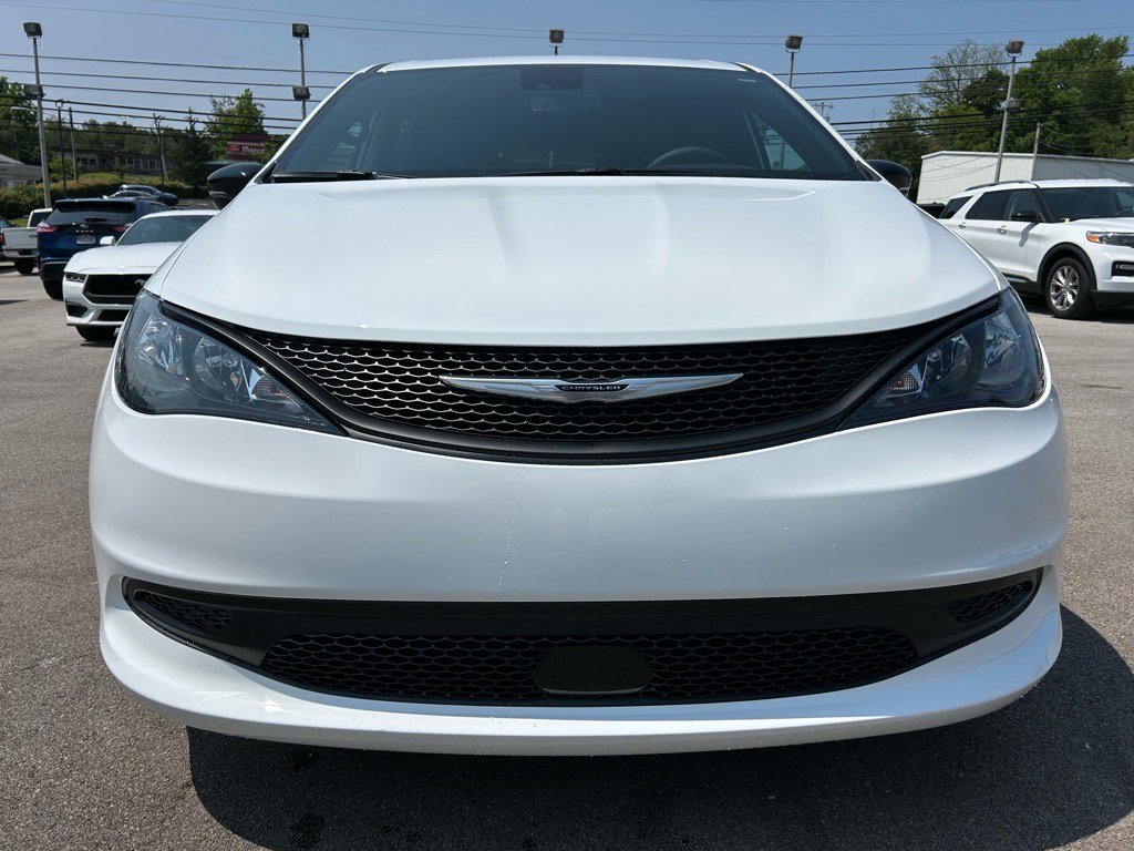 New 2025 Chrysler Voyager LX image 2