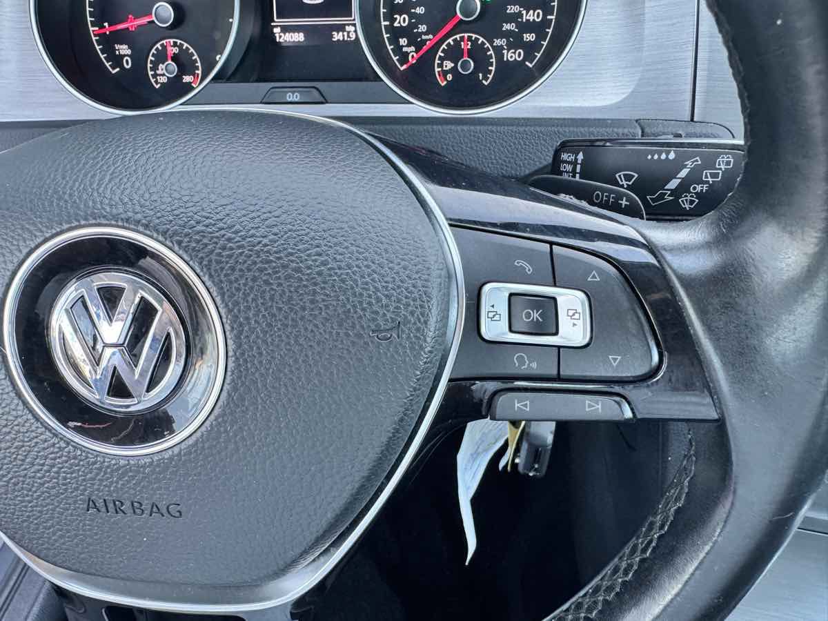 Used 2016 Volkswagen Golf S FWD image 42