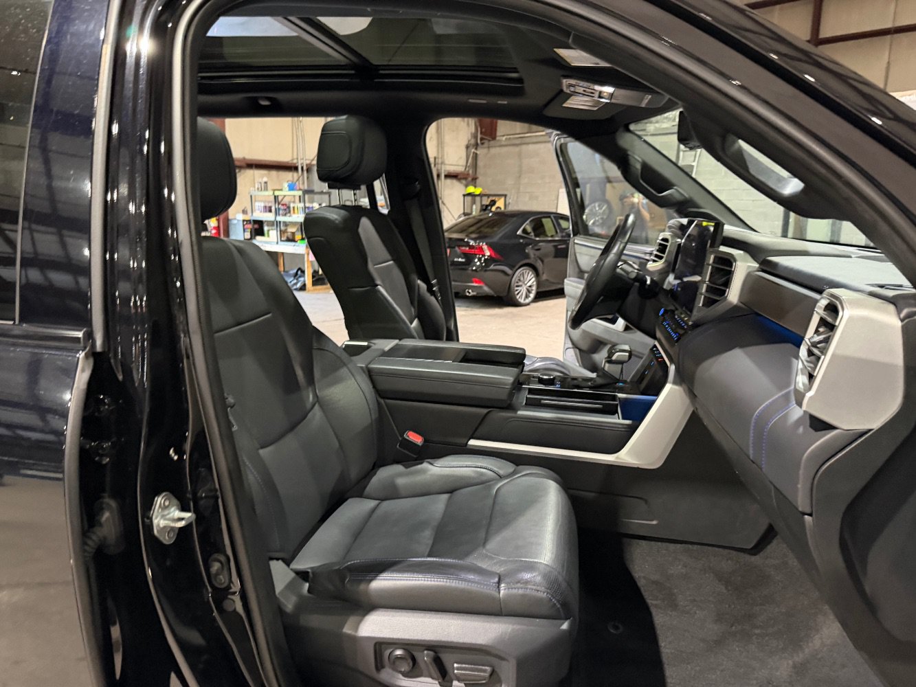 Used 2023 Toyota Tundra Platinum AWD/4WD image 27