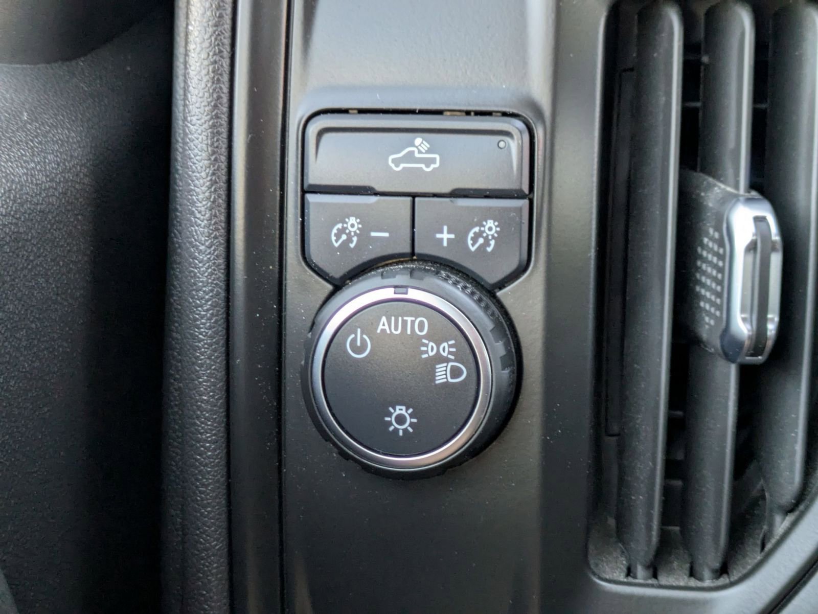 Used 2025 Chevrolet Silverado 1500 W/T RWD image 17