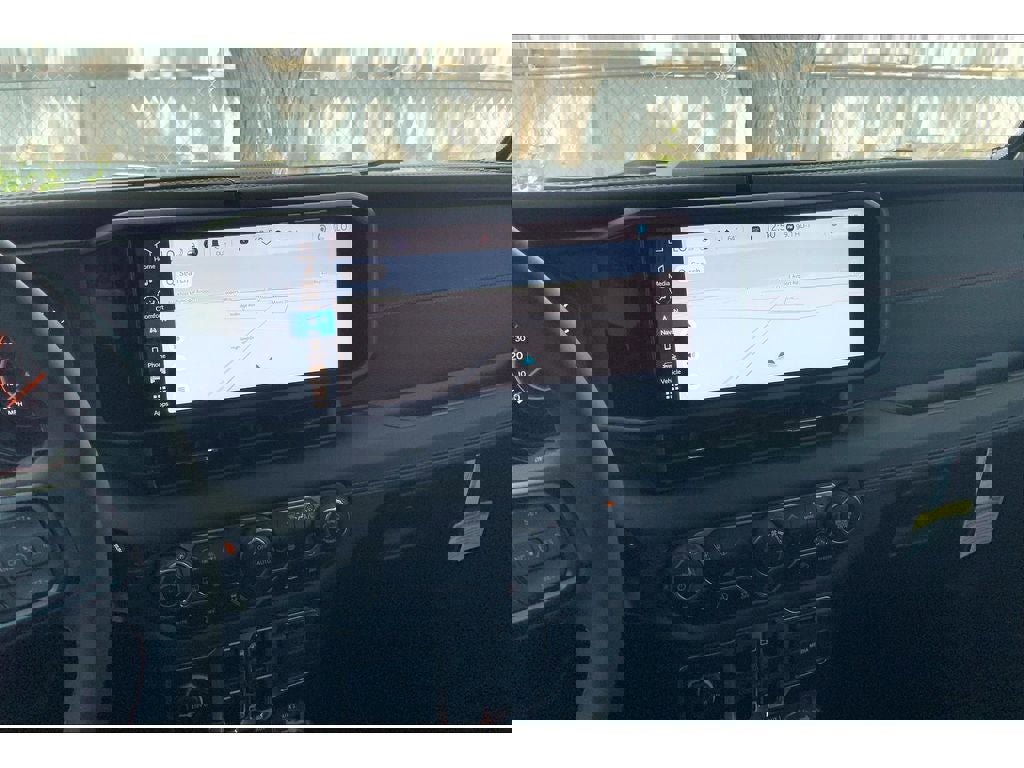 Used 2024 Jeep Wrangler Unlimited Rubicon w/ Technology Group image 7