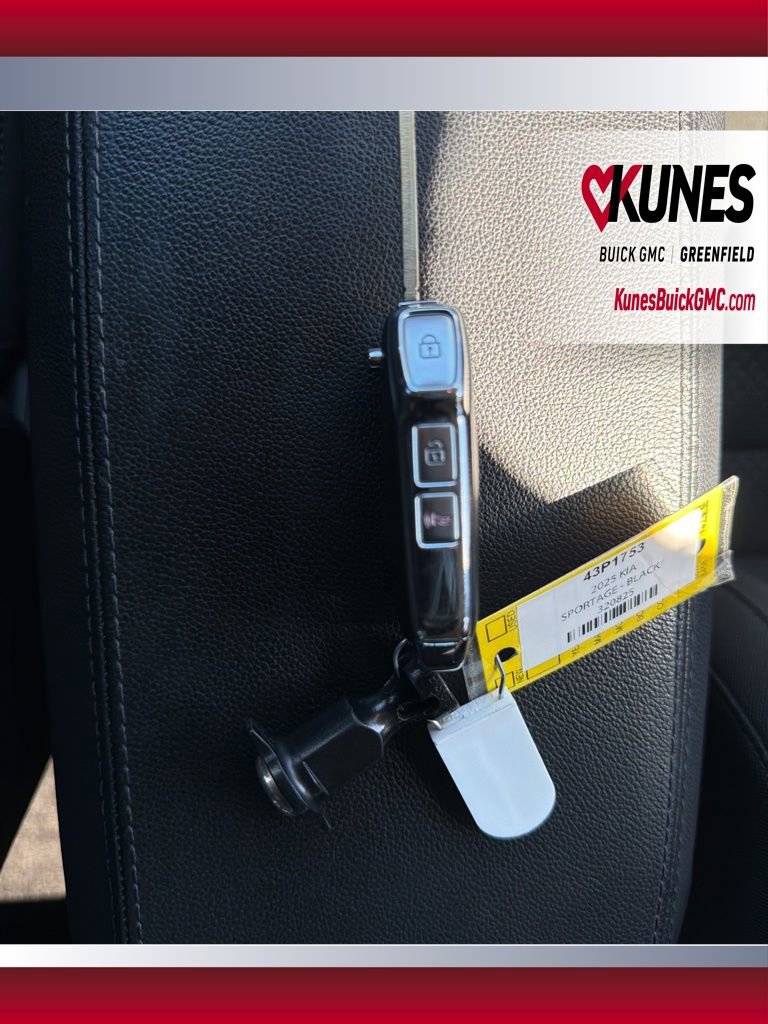 Used 2025 Kia Sportage LX image 39