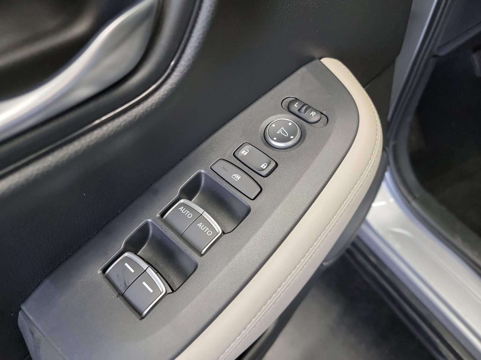 Certified 2025 Honda HR-V EX-L image 14