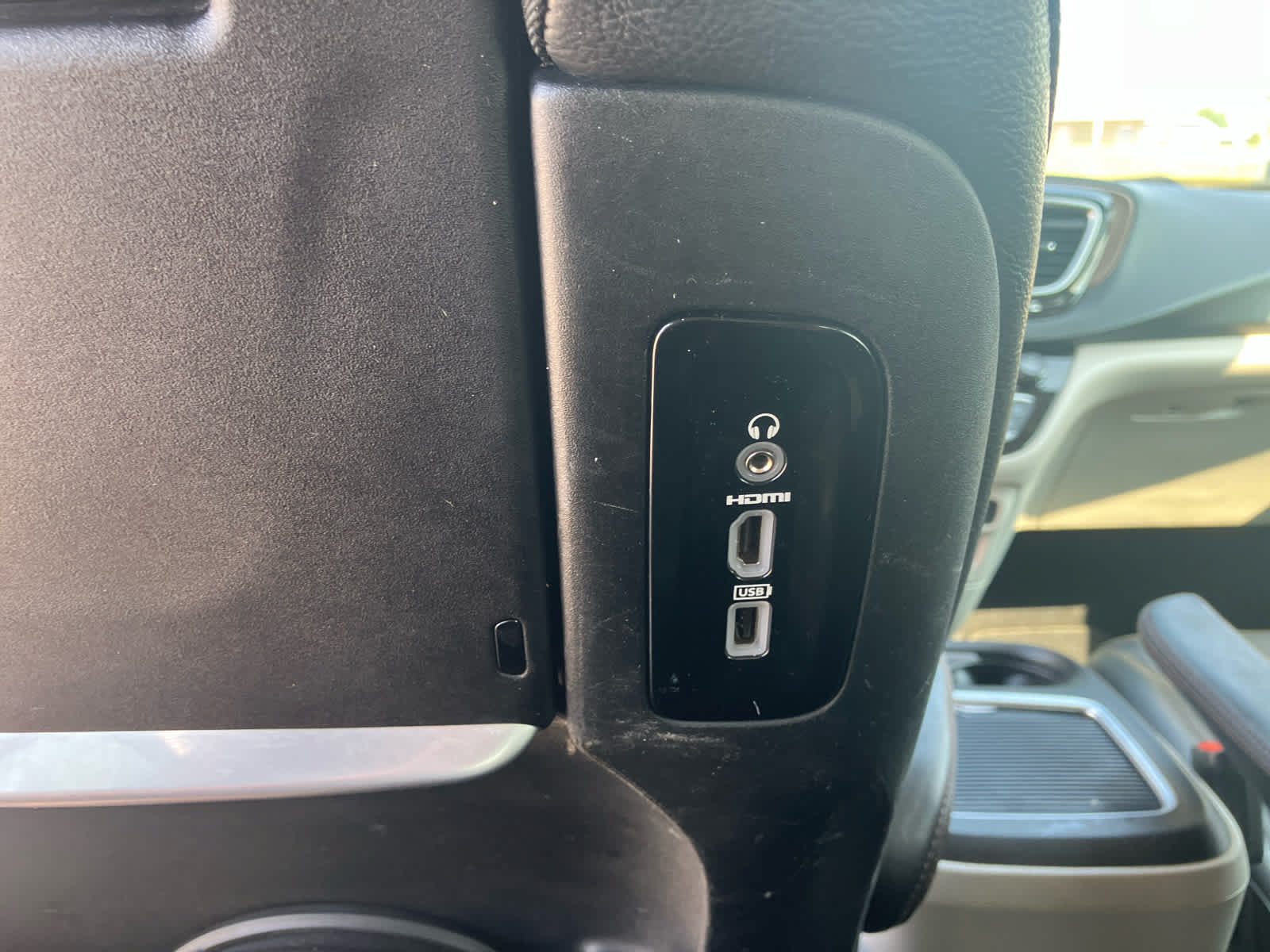 Used 2017 Chrysler Pacifica Touring-L Plus w/ Tire & Wheel Group FWD image 32