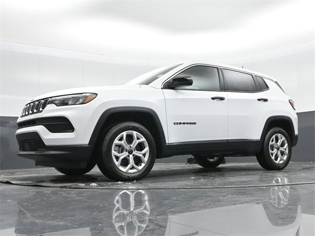 Used 2025 Jeep Compass Sport image 38
