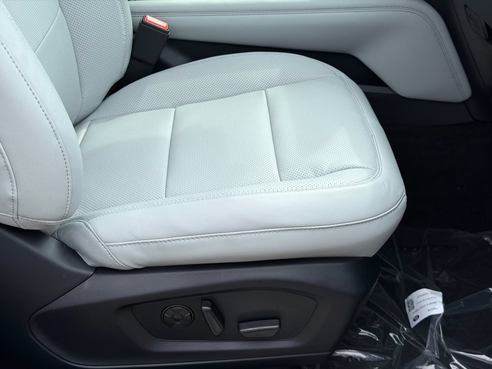 New 2026 Ford Explorer Platinum w/ LUX Leather Package AWD/4WD image 13