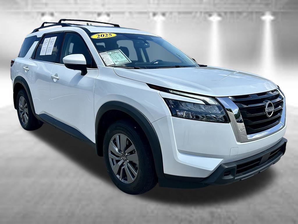 Certified 2025 Nissan Pathfinder SV w/ SV Premium Package FWD image 3