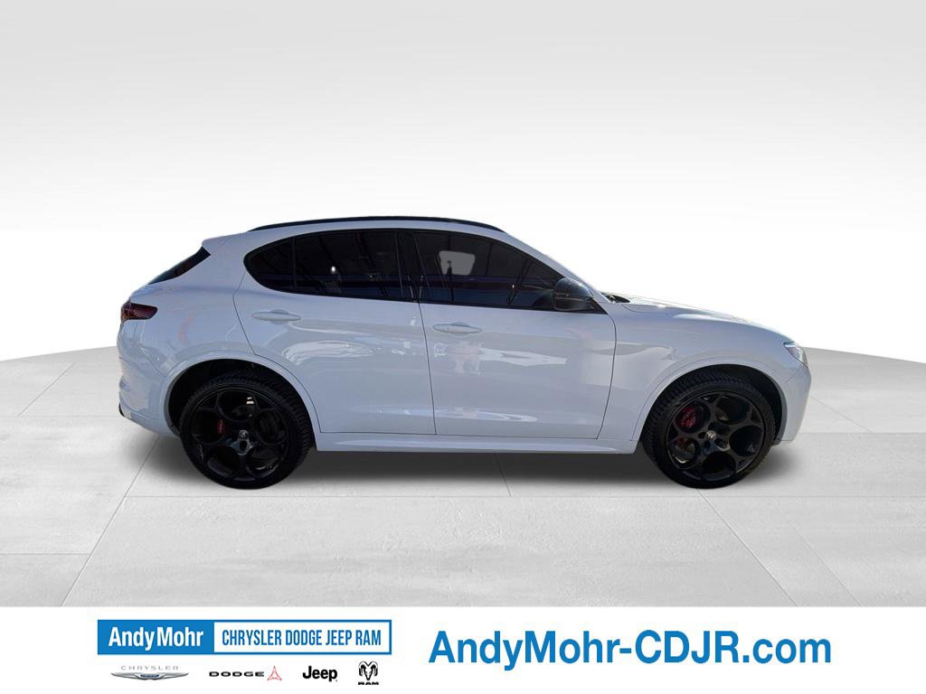 Used 2023 Alfa Romeo Stelvio Veloce AWD/4WD image 8
