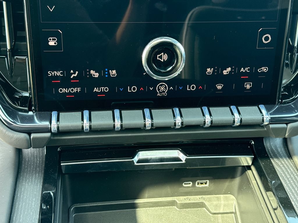 New 2026 GMC Yukon XL AT4 Ultimate AWD/4WD image 25