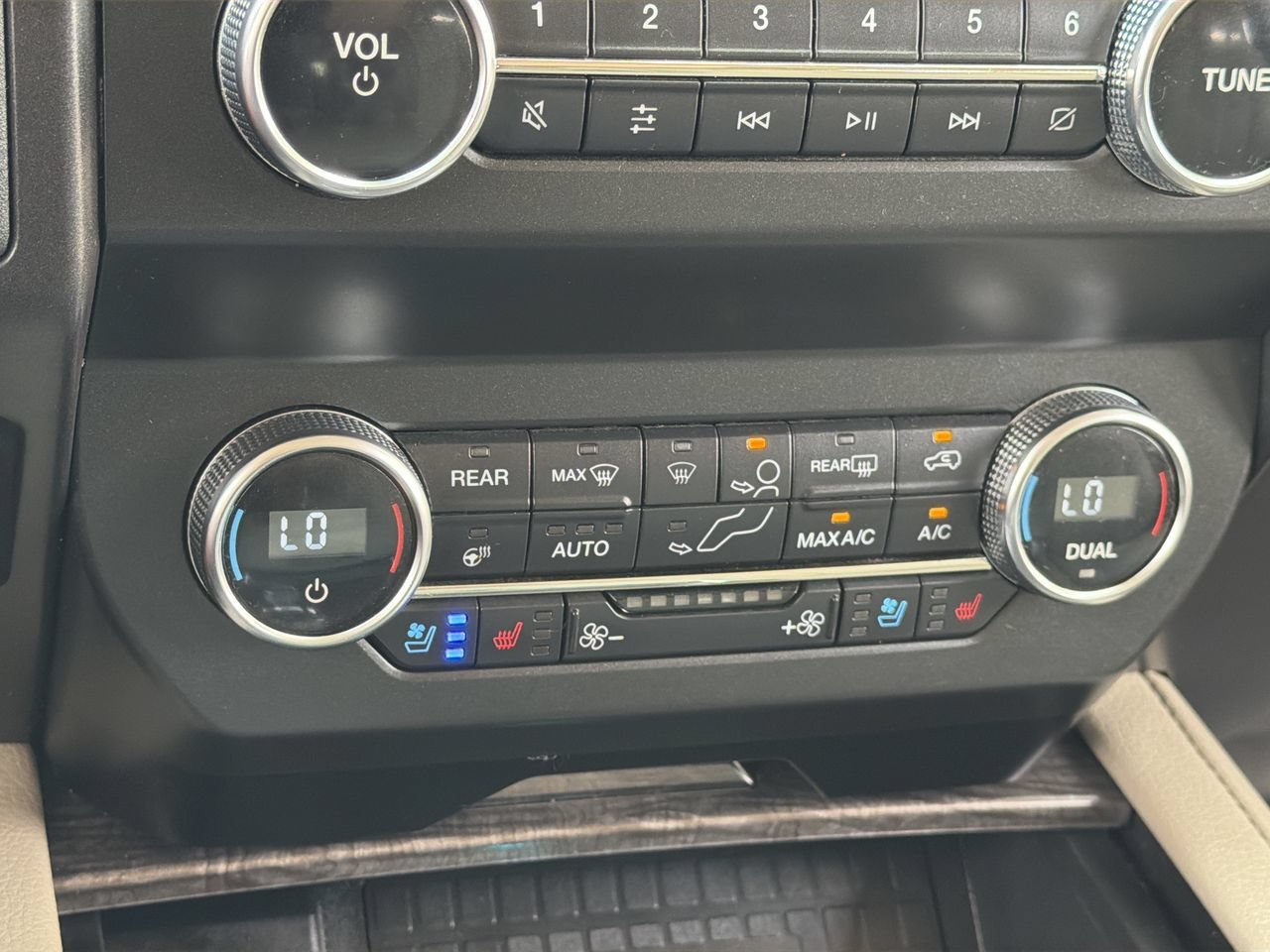 Used 2020 Ford Expedition Limited AWD/4WD image 25