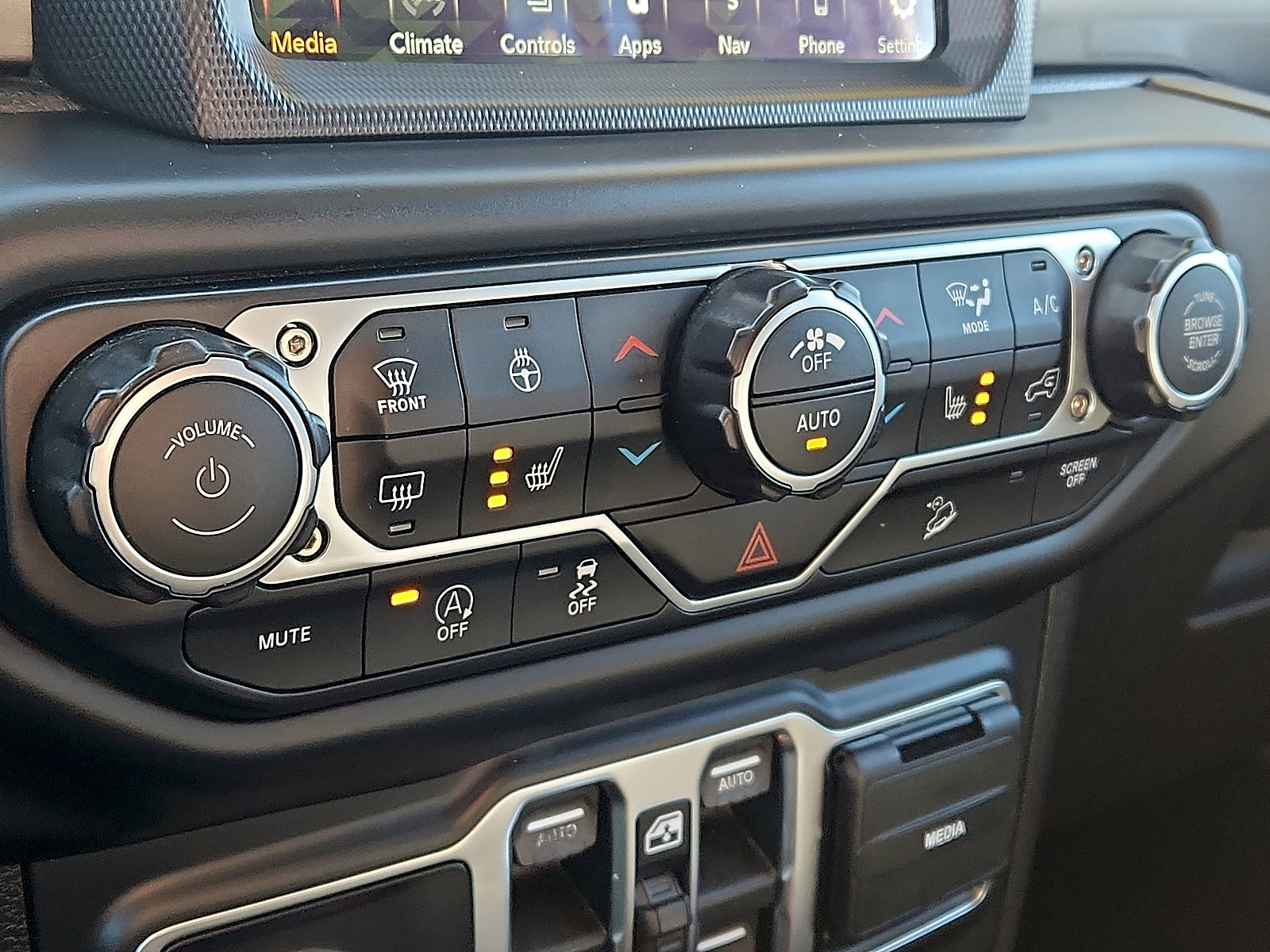 Used 2019 Jeep Wrangler Unlimited Sahara image 16