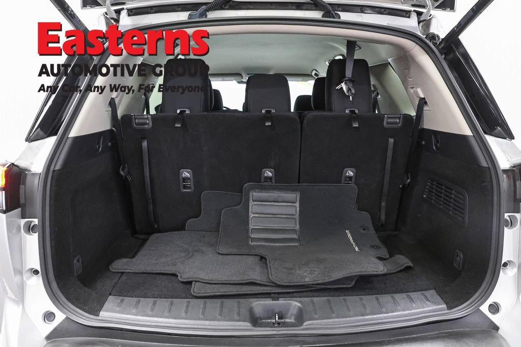 Used 2025 Nissan Pathfinder SV FWD image 11