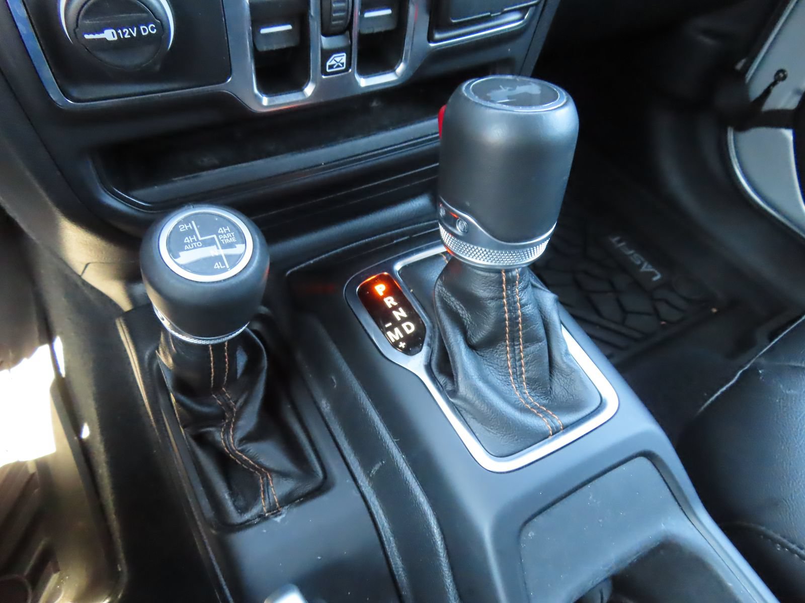 Used 2023 Jeep Wrangler Unlimited Sahara AWD/4WD image 28
