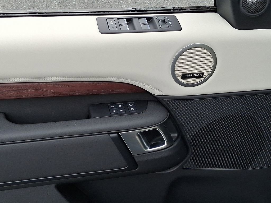 New 2026 Land Rover Discovery S image 8