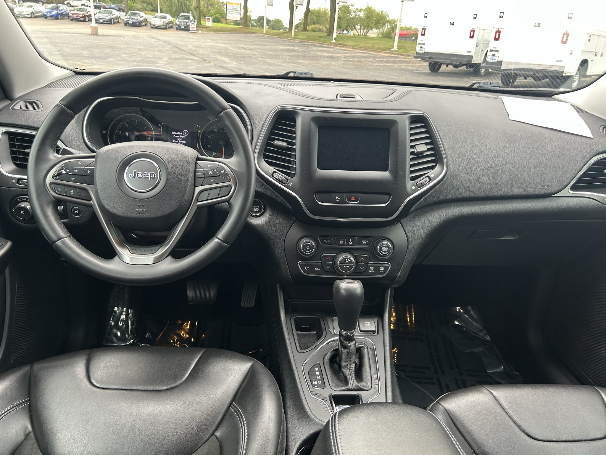 Used 2019 Jeep Cherokee Latitude Plus w/ Comfort/Convenience Group FWD image 9
