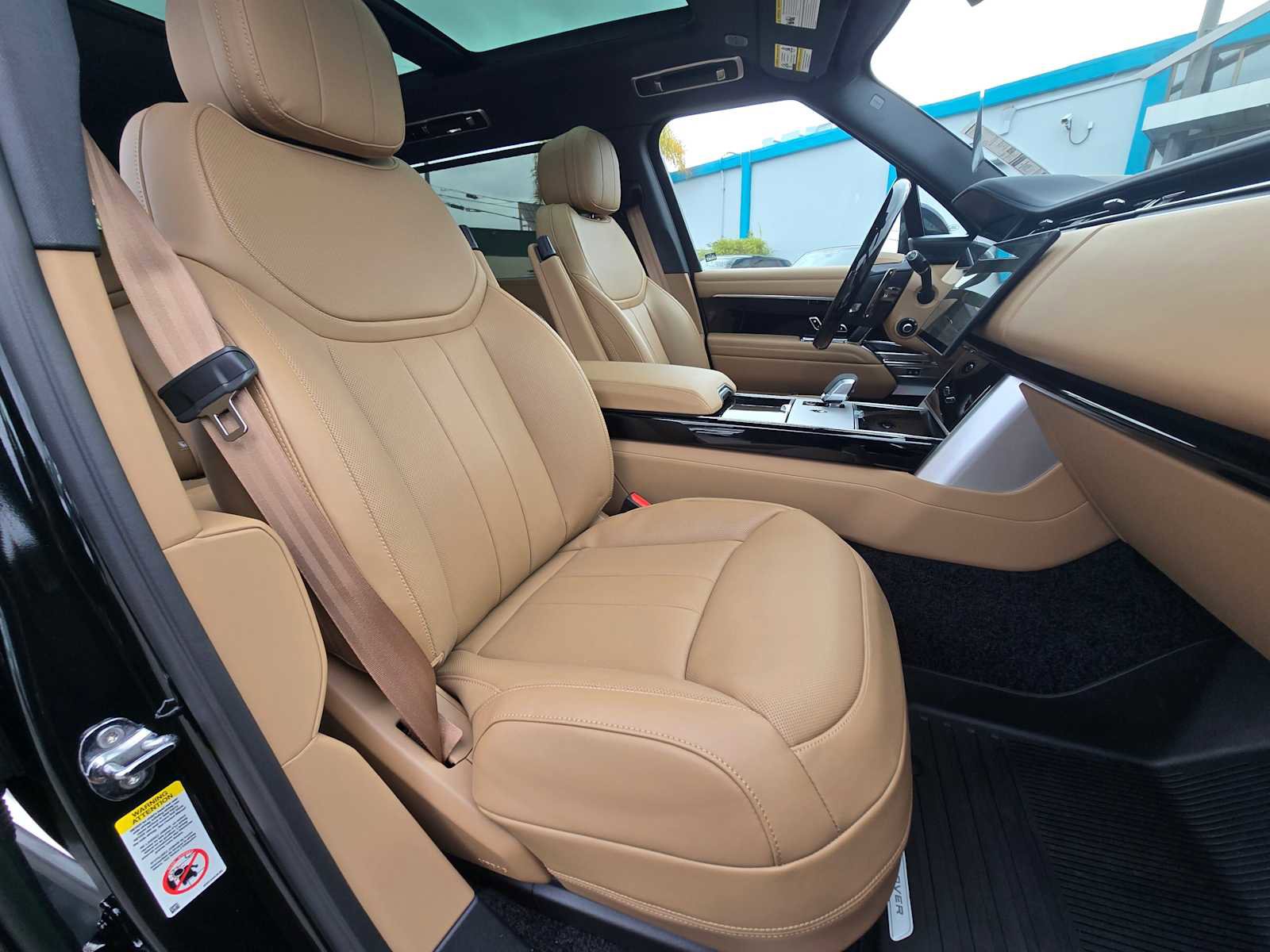 New 2025 Land Rover Range Rover Long Wheelbase SE image 13