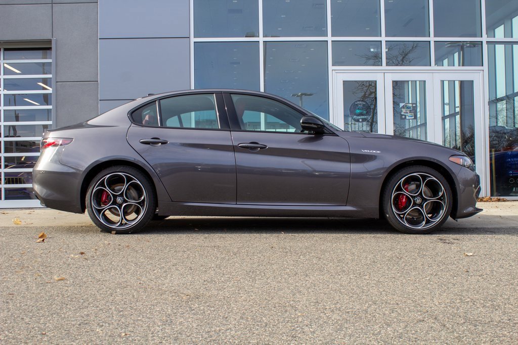 New 2025 Alfa Romeo Giulia AWD image 4