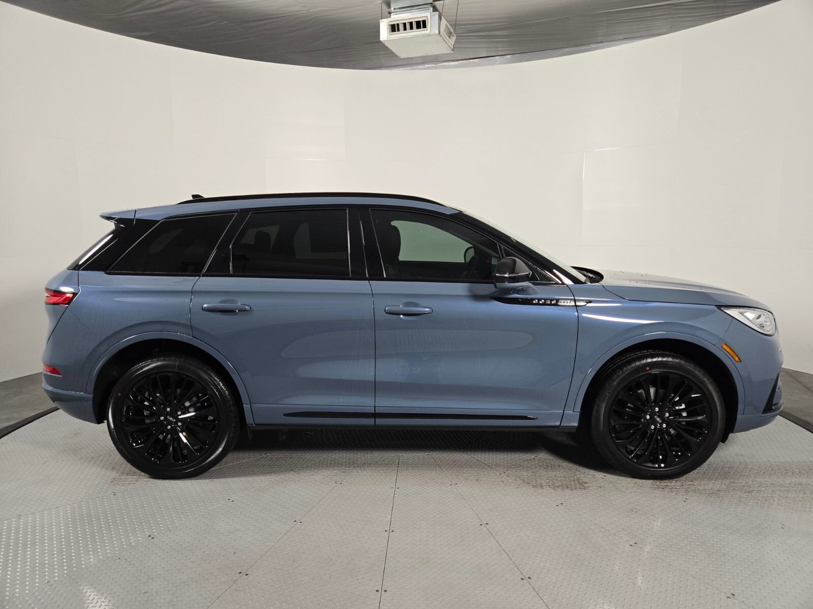 New 2026 Lincoln Corsair Reserve w/ Jet Appearance Package AWD/4WD image 3