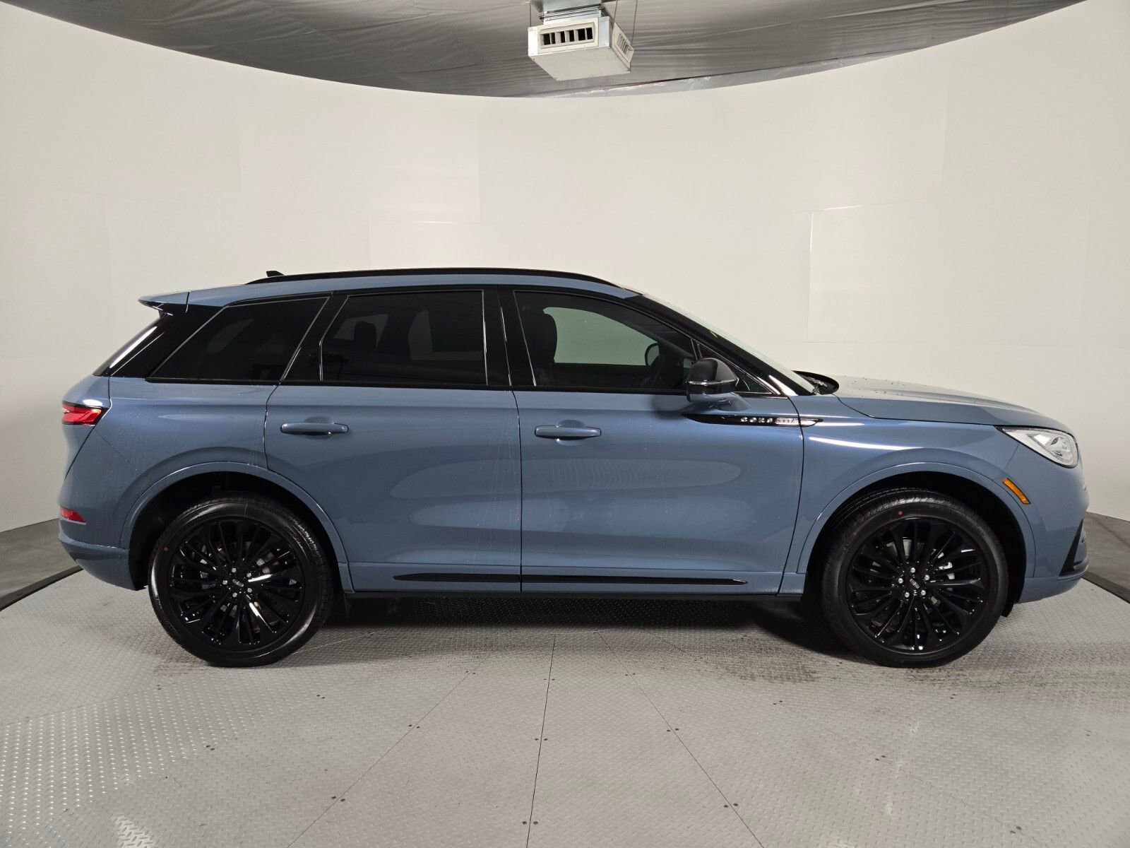 New 2026 Lincoln Corsair Reserve w/ Jet Appearance Package image 3