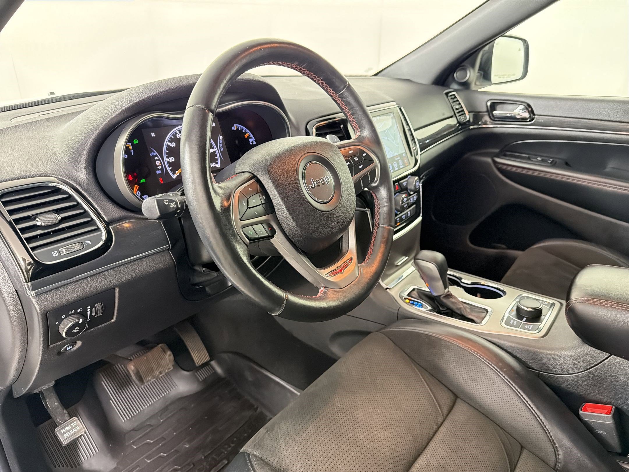 Used 2019 Jeep Grand Cherokee Trailhawk AWD/4WD image 4