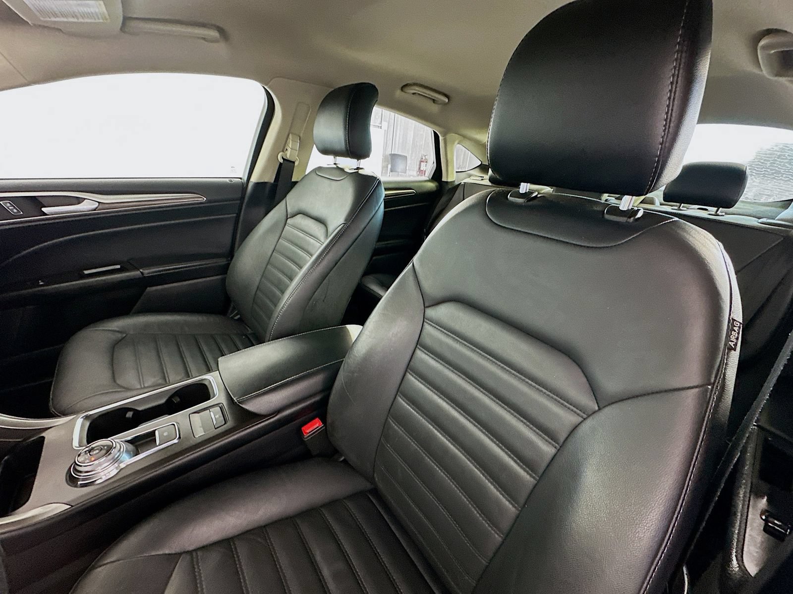 Used 2017 Ford Fusion SE w/ Fusion SE Technology Package FWD image 20