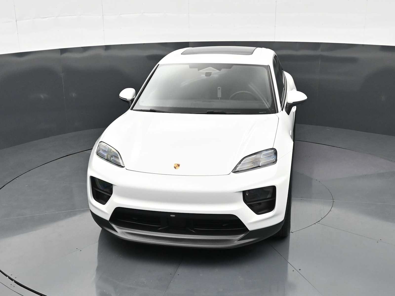 Certified 2025 Porsche Macan Electric RWD image 37