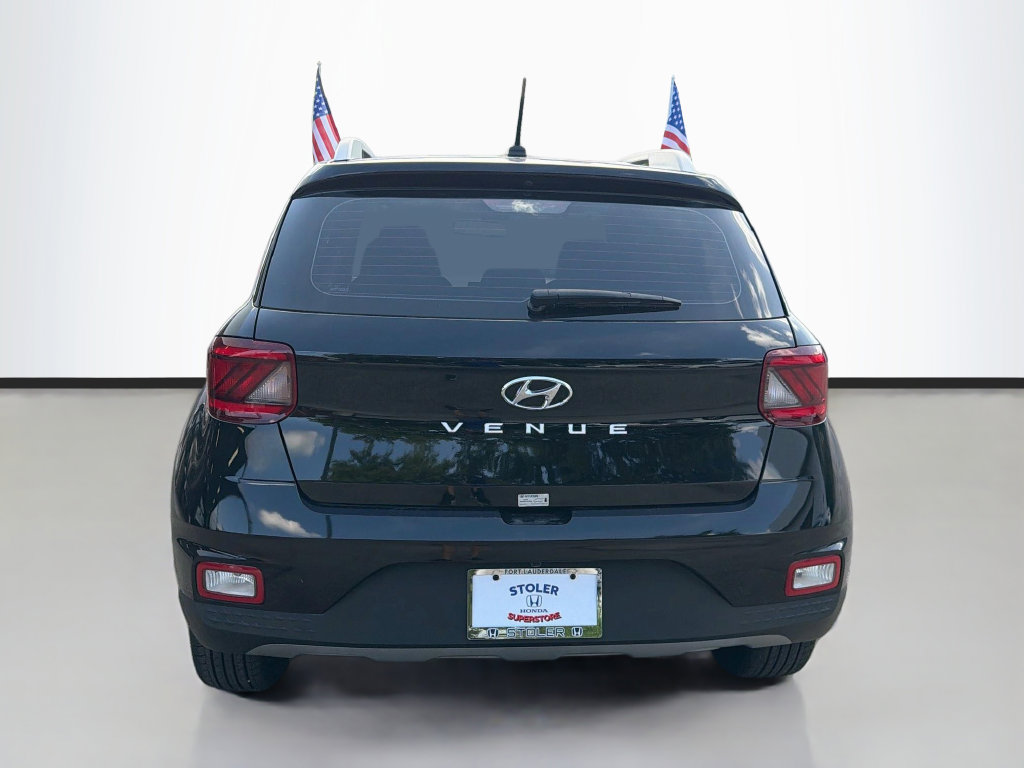 Used 2024 Hyundai Venue SEL FWD image 6