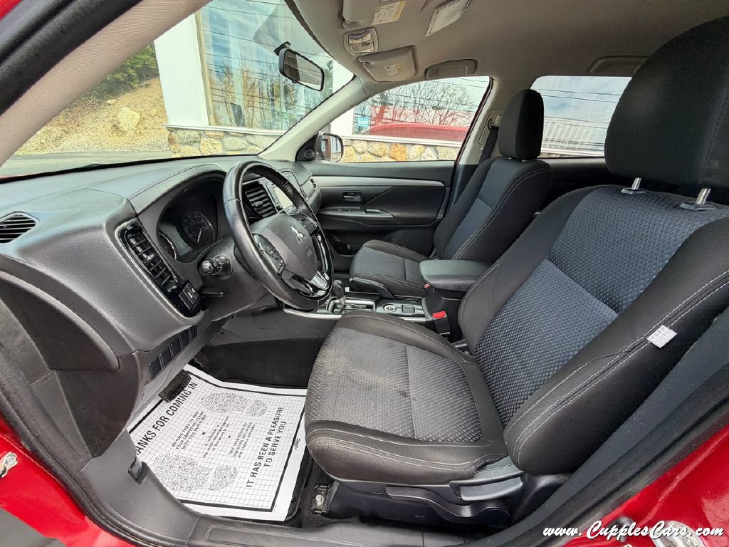 Used 2017 Mitsubishi Outlander ES AWD/4WD image 25