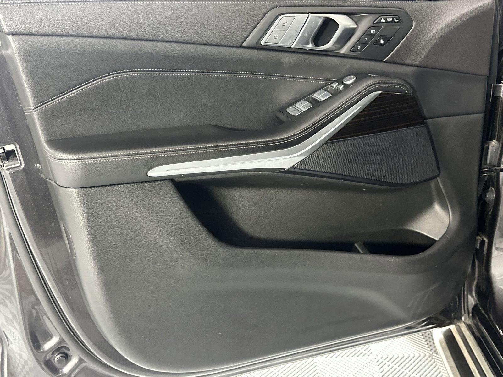 Used 2021 BMW X7 xDrive40i w/ Parking Assistance Package image 29