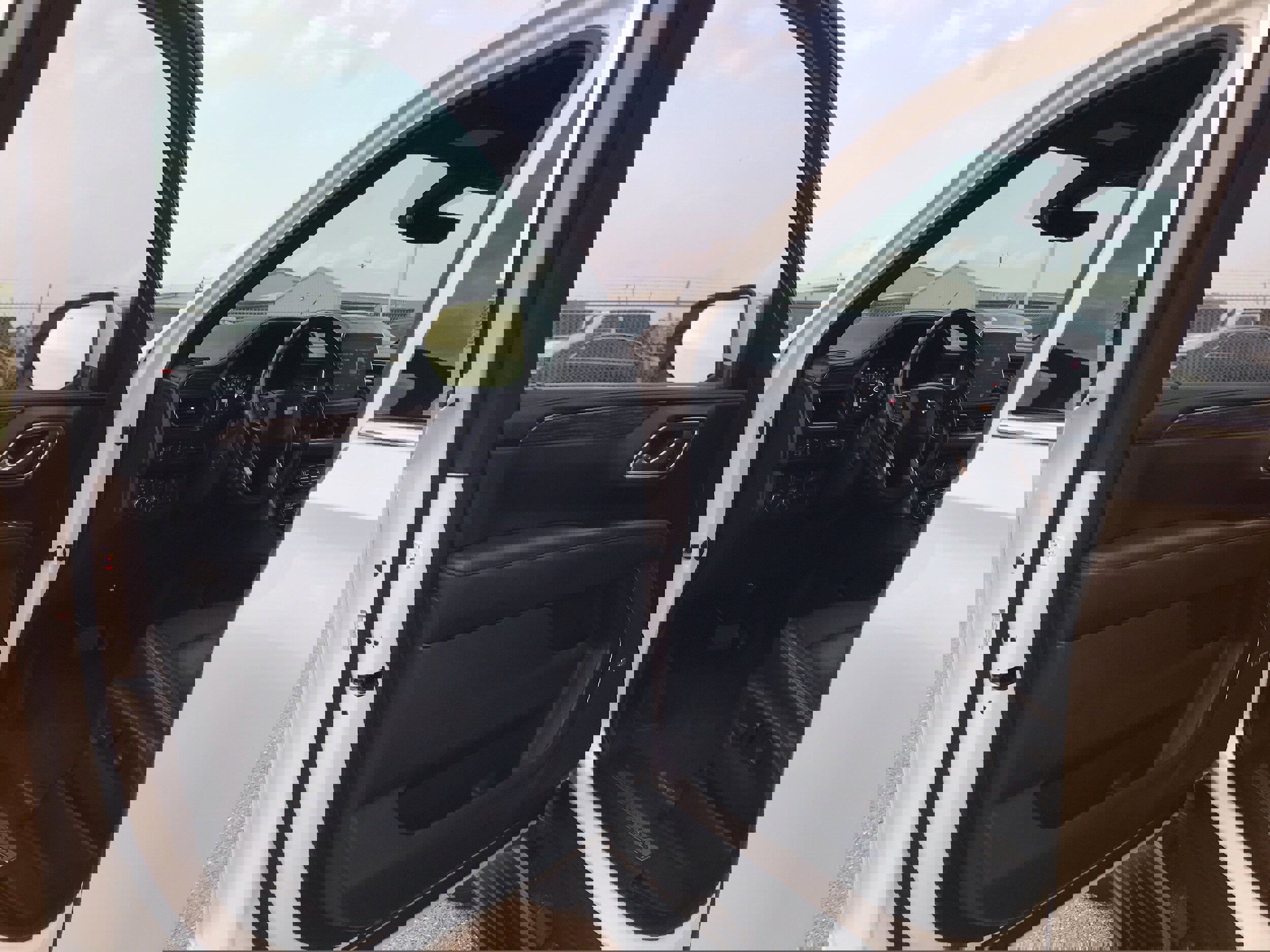 Used 2021 Chevrolet Suburban High Country w/ Premium Package image 12