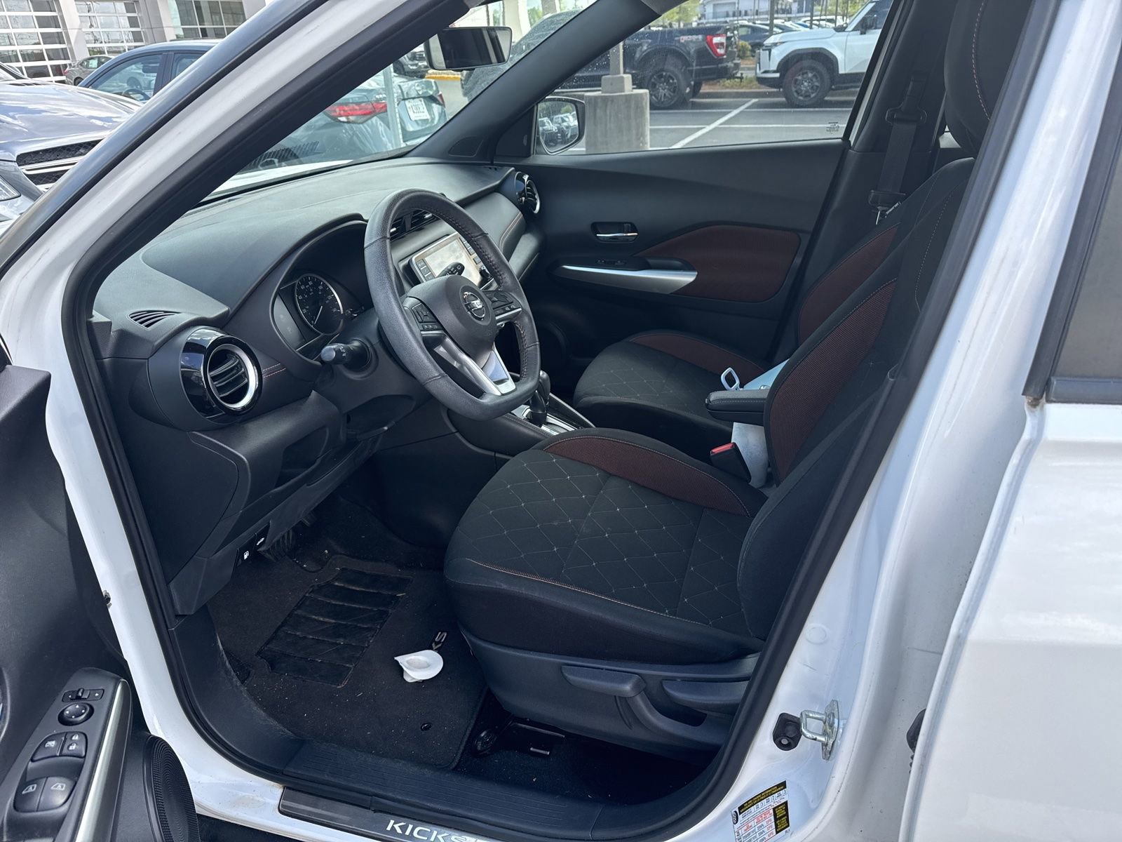 Used 2020 Nissan Kicks SR w/ Exterior Package image 2