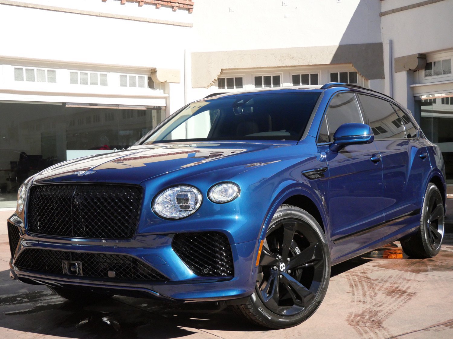Used 2025 Bentley Bentayga Extended Wheelbase AWD/4WD image 11