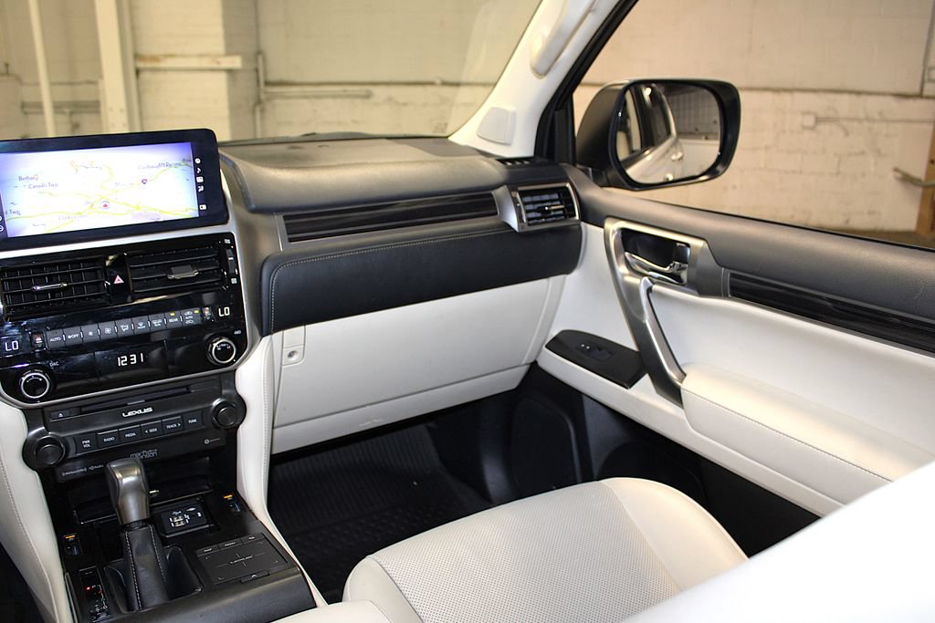 Used 2022 Lexus GX 460 Premium w/ Premium Plus Package AWD/4WD image 32