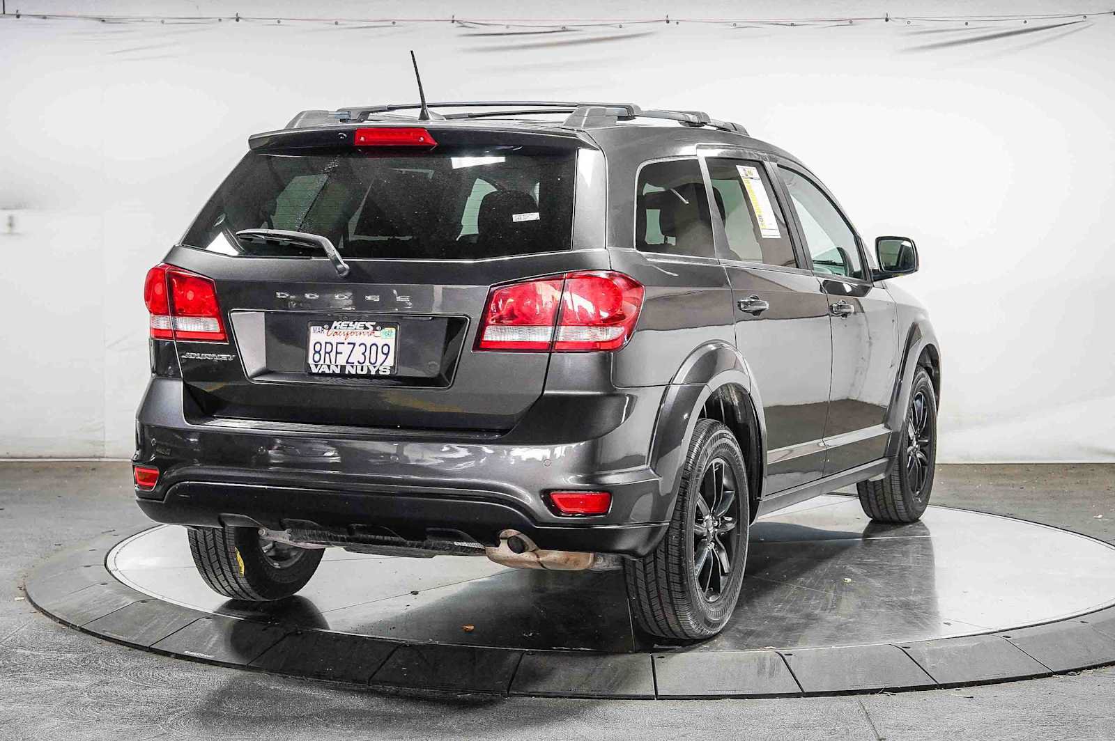 Used 2019 Dodge Journey SE w/ Premium Group FWD image 4