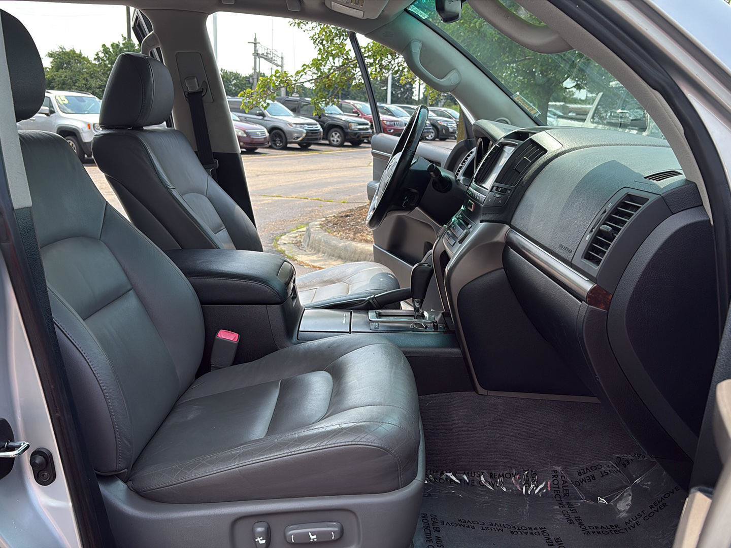 Used 2009 Toyota Land Cruiser w/ Upgrade Pkg AWD/4WD image 12