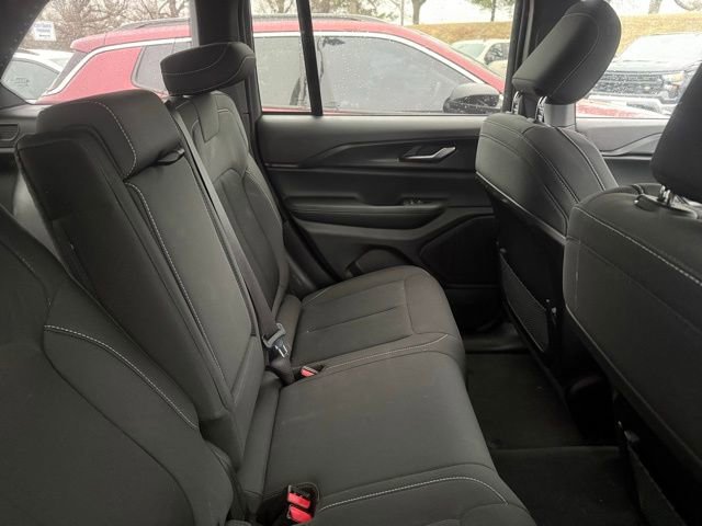 Used 2024 Jeep Grand Cherokee Laredo X image 7