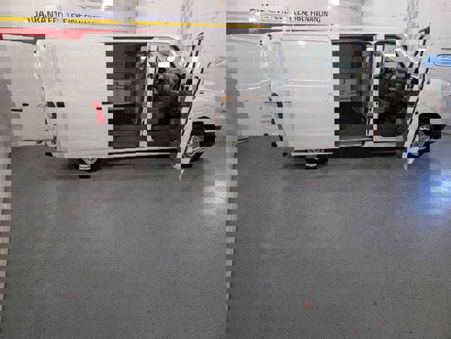 Used 2021 Nissan NV 2500 S image 15