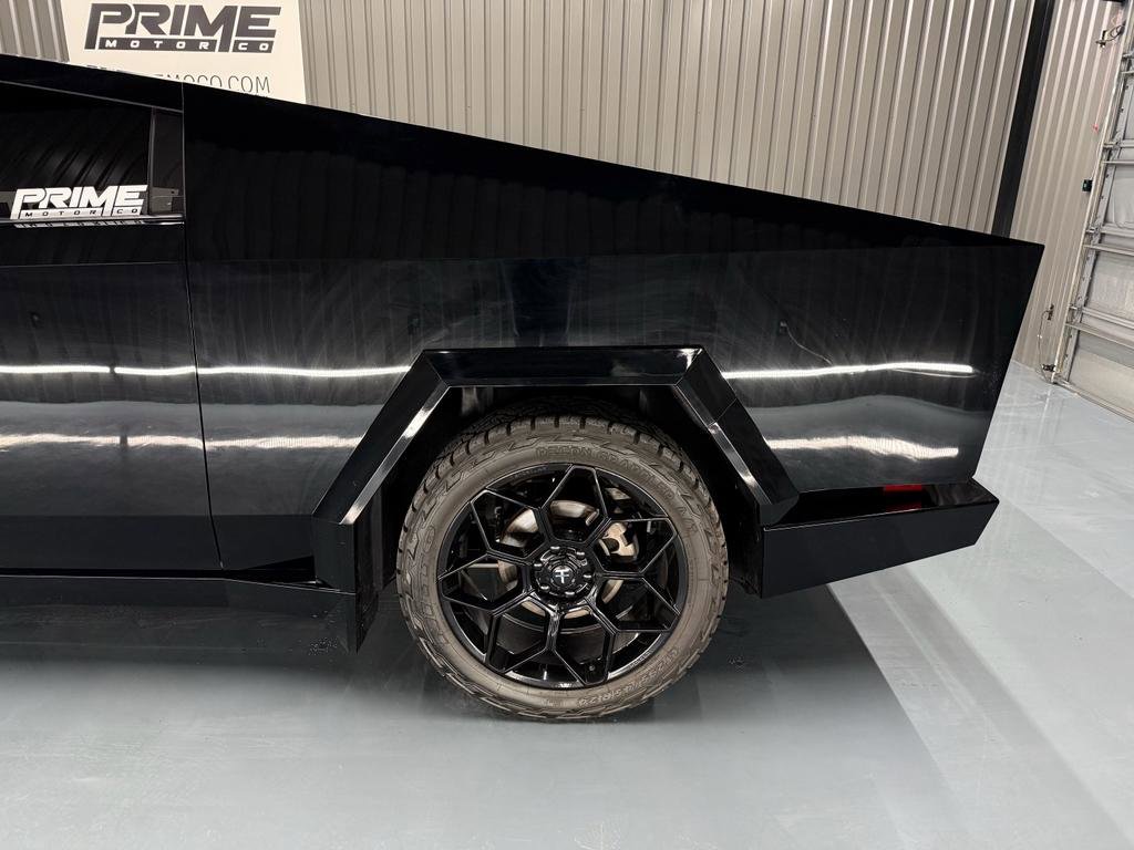 Used 2024 Tesla Cybertruck AWD Crew Cab image 5
