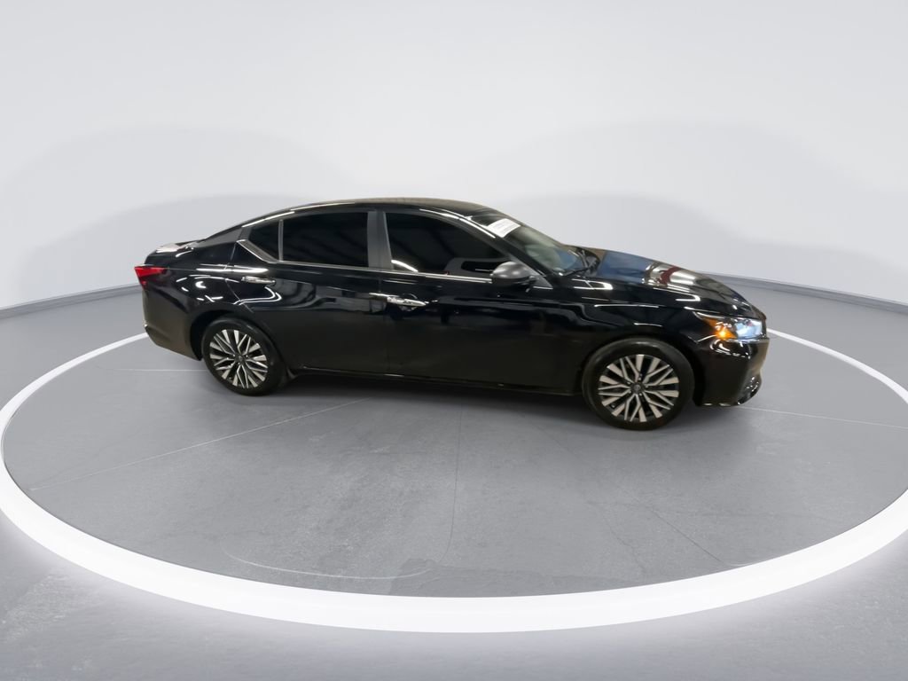 Used 2024 Nissan Altima 2.5 SV image 9