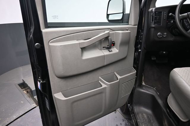 Used 2025 GMC Savana 2500 LT w/ LT Preferred Equipment Group RWD image 19