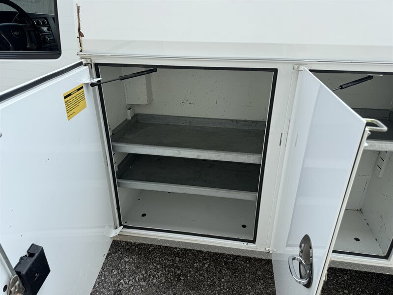 Used 2018 Chevrolet Express 3500 w/ Power Convenience Package RWD image 22