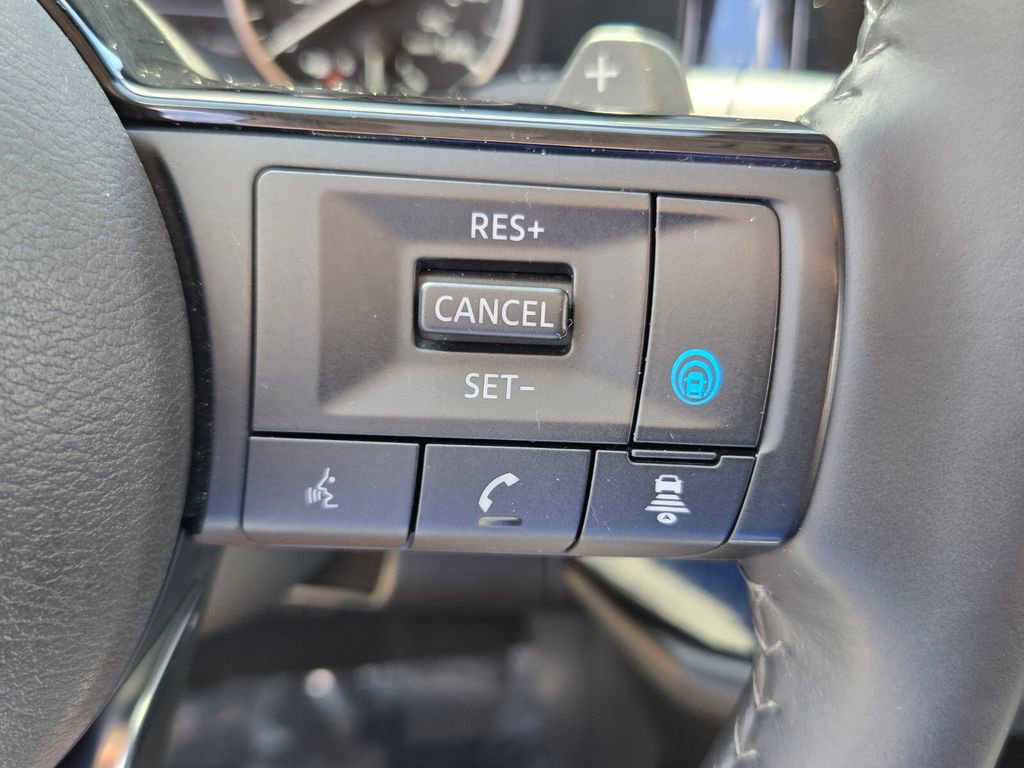 Used 2023 Nissan Pathfinder SL w/ Black Appearance Package image 24