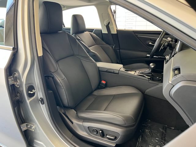 Used 2025 Lexus ES 300h w/ Premium Package FWD image 49