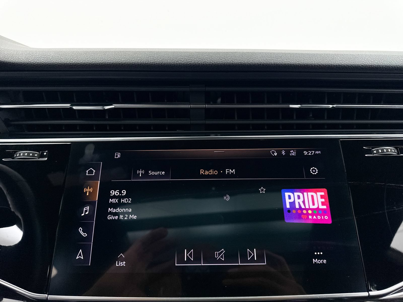 Used 2019 Audi Q8 Premium AWD/4WD image 5