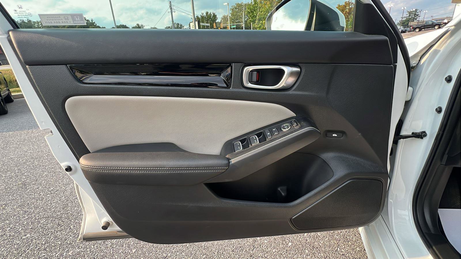 Used 2022 Honda Civic Touring image 22