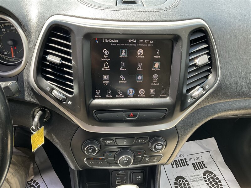 Used 2016 Jeep Cherokee Latitude FWD image 33