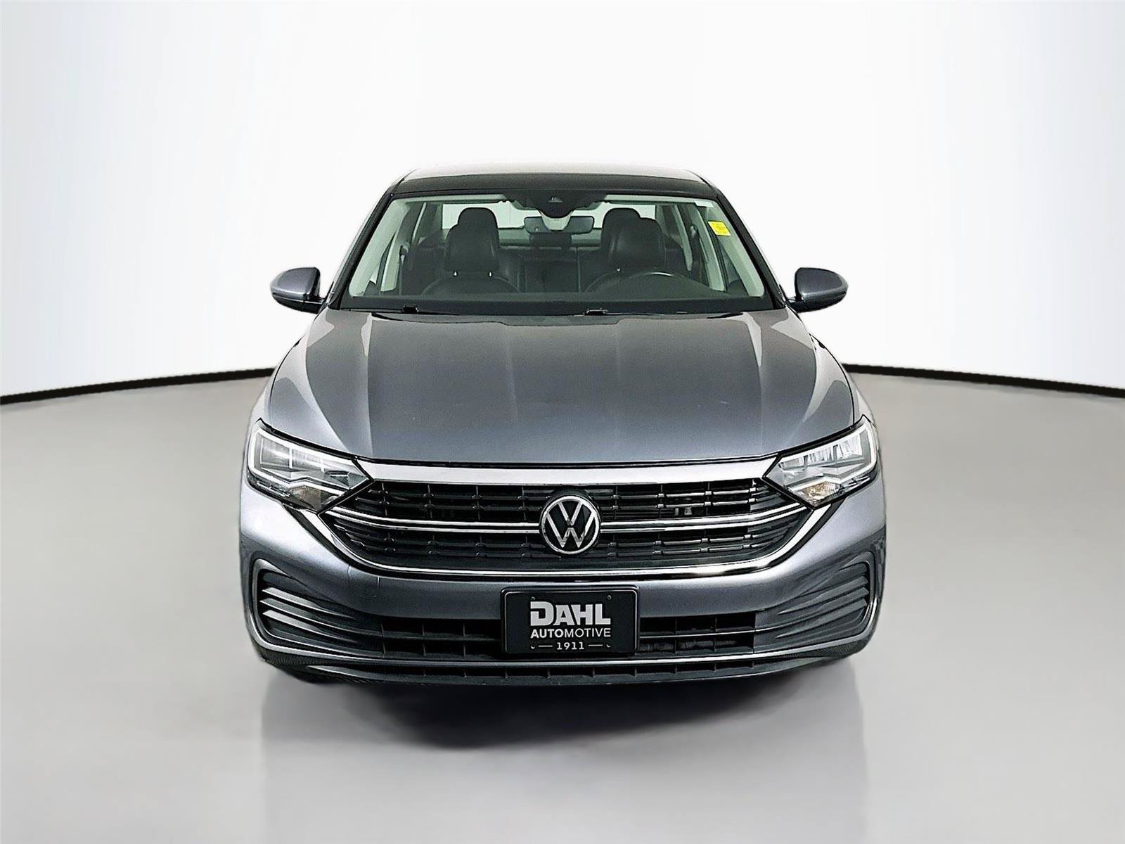 Used 2022 Volkswagen Jetta SE w/ Panoramic Sunroof Package FWD image 3