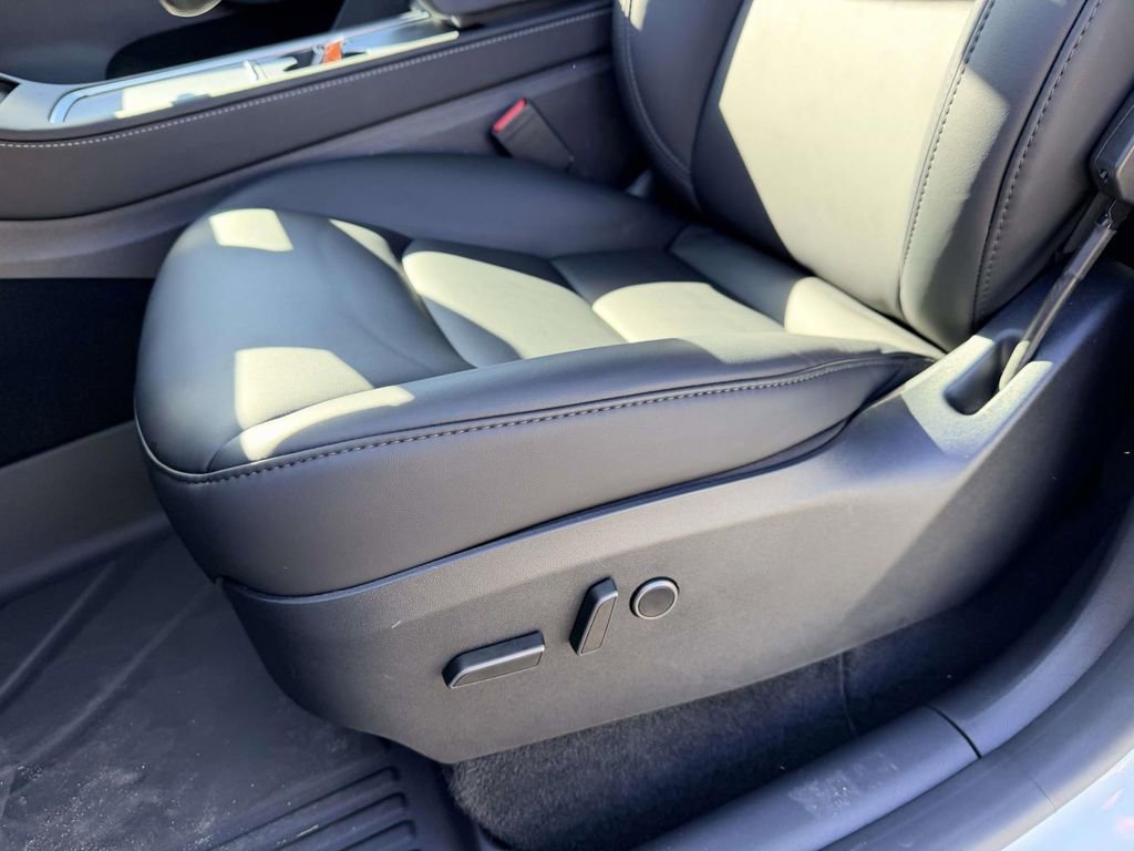 Used 2025 Tesla Model Y Long Range image 17