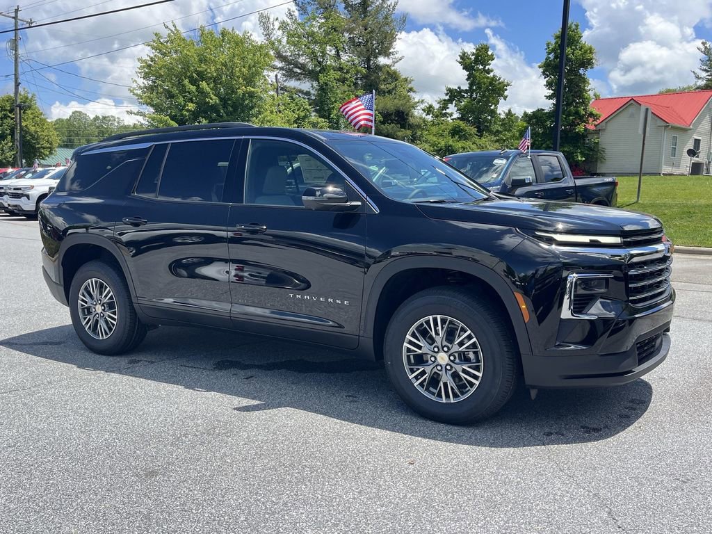 New 2025 Chevrolet Traverse LT w/ Driver Confidence Package image 2